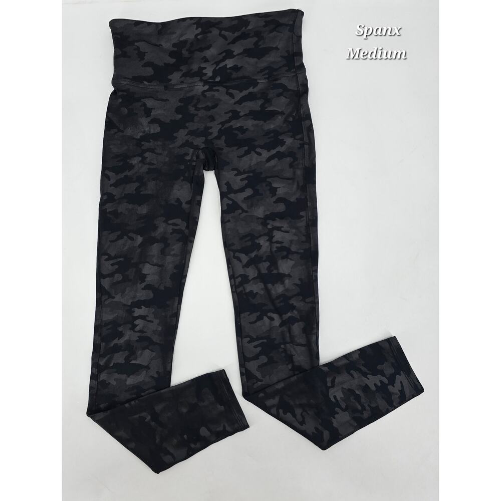 Spanx Faux Leather Camo Leggings – Matte Black Camo (Women’s Medium)